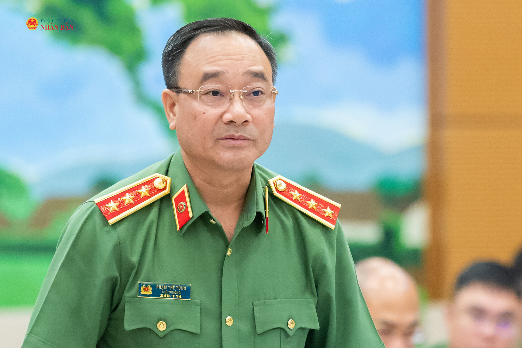 Thứ trưởng Bộ Công an Phạm Thế Tùng trình bày báo cáo tiếp thu, giải trình và chỉnh lý dự thảo Bộ luật Hình sự (sửa đổi)); thuyết trình về nội dung cơ bản của dự thảo Luật Tổ chức cơ quan điều tra hình sự (sửa đổi)