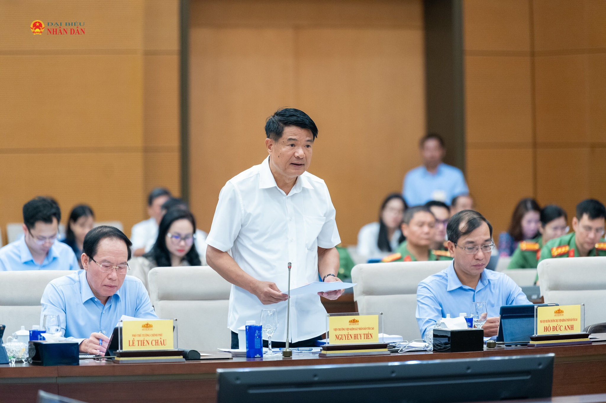 Viện trưởng Viện kiểm sát nhân dân tối cao Nguyễn Huy Tiến trình bày báo cáo tiếp thu, giải trình và chỉnh lý dự thảo Bộ luật Tố tụng hình sự (sửa đổi)