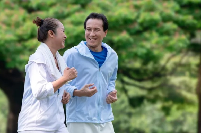 Bước qua tuổi 40, cơ thể bắt đầu xuất hiện những thay đổi rõ hơn ở mắt, cơ bắp, mạch máu, thận, gan. Ảnh minh họa
