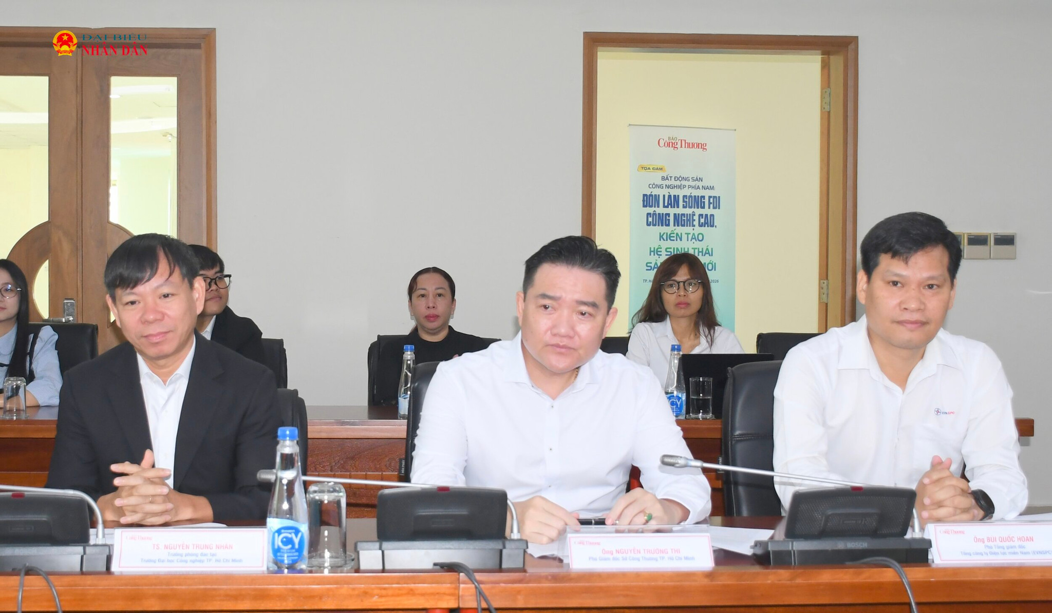 Các đại biểu tham dự toạ đàm