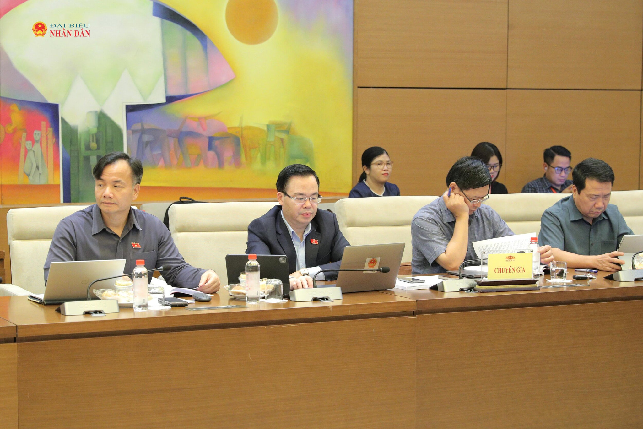Các đại biểu dự 4