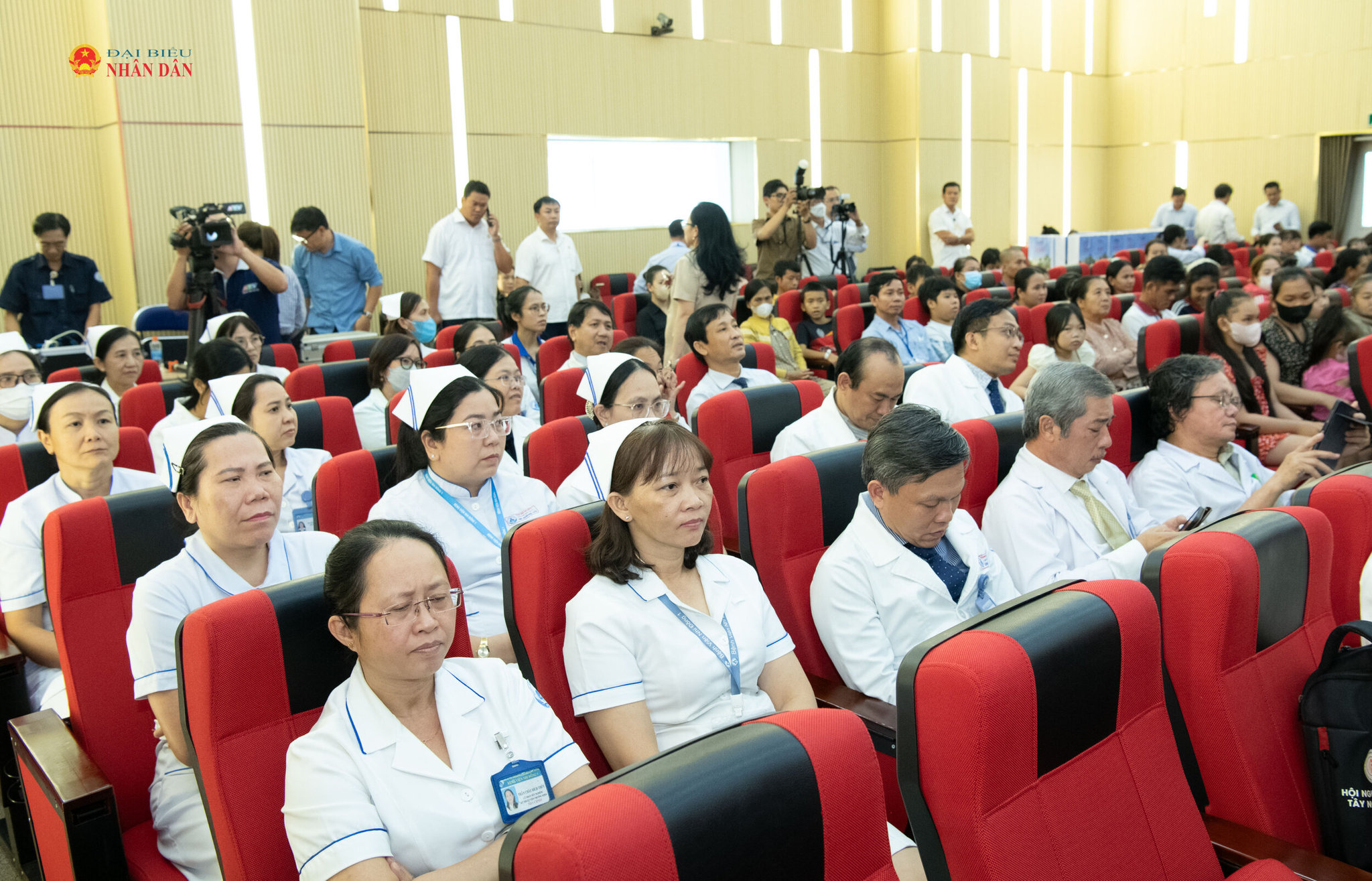 Các y , bác sỹ tham dự