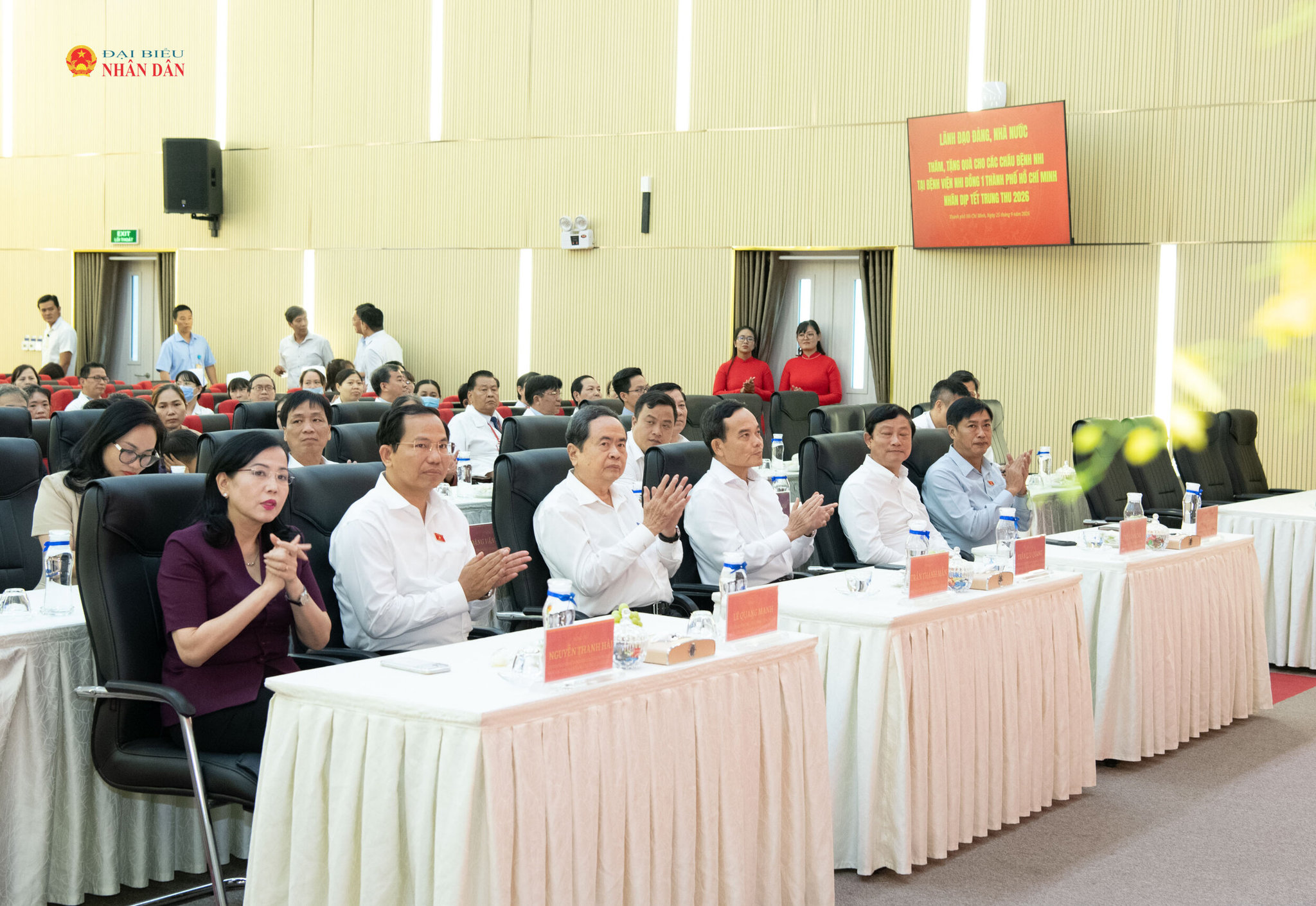 Chủ tịch Quốc hội Trần Thanh Mẫn và các đại biểu thăm Bệnh viện Nhi đồng 1.2