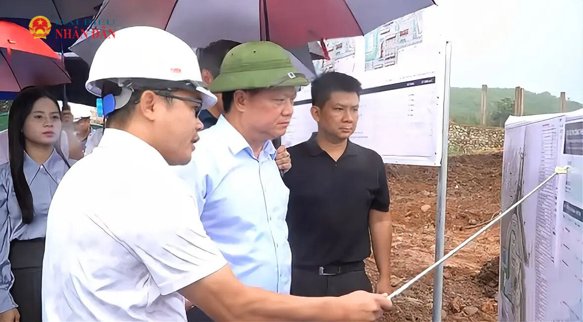 Bí thư Tỉnh ủy Nguyễn Khắc Thận cùng đoàn công tác kiểm tra thực tế công trình xây dựng Trường phổ thông nội trú liên cấp tiểu học và THCS tại xã Châu Khê