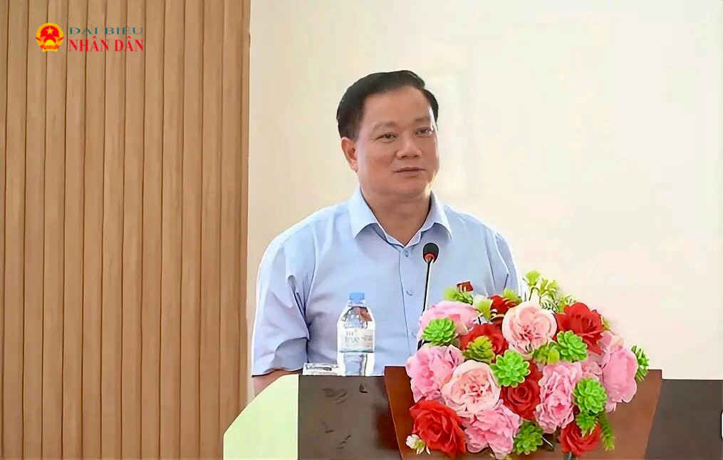 Bí thư Tỉnh ủy, Trưởng Đoàn ĐBQH tỉnh Nguyễn Khắc Thận phát biểu tại cuộc tiếp xúc cử tri