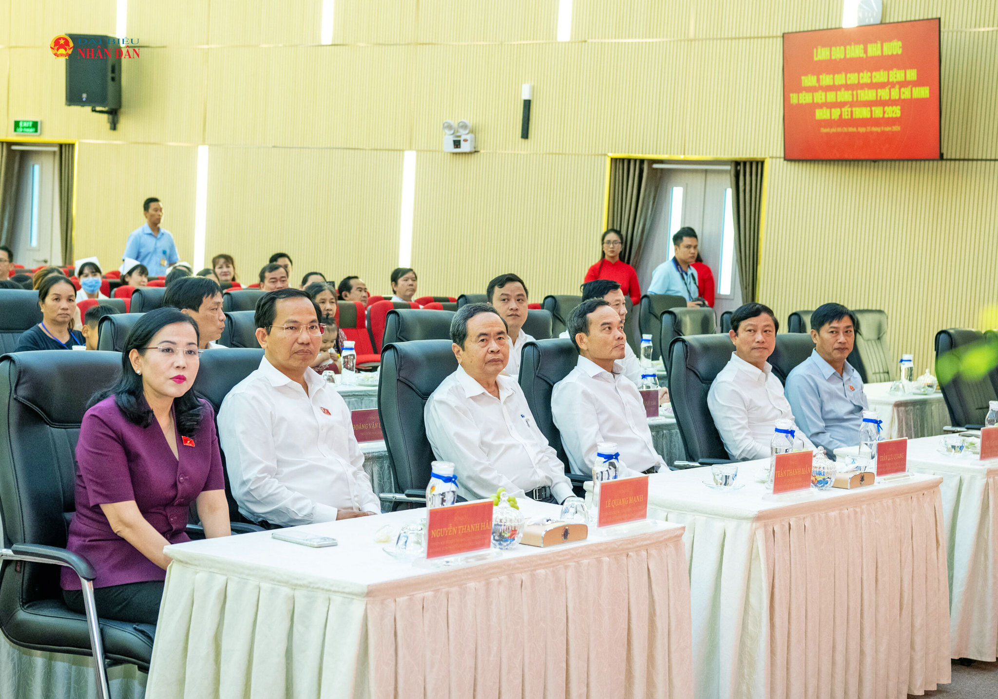 Chủ tịch Quốc hội Trần Thanh Mẫn và các đại biểu thăm, tặng quà bệnh nhi tại Bệnh viện Nhi đồng 1, Thành phố Hồ Chí Minh
