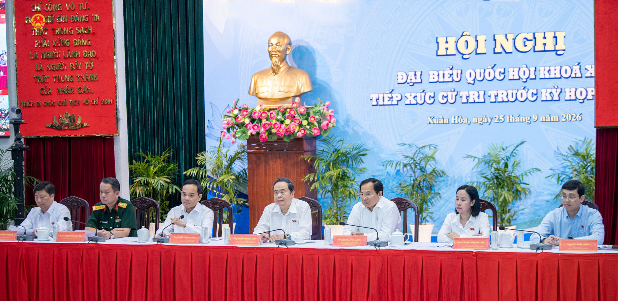 Chủ tịch Quốc hội Trần Thanh Mẫn cùng Đoàn ĐBQH Thành phố Hồ Chí Minh tiếp xúc cử tri trước Kỳ họp thứ Hai, Quốc hội khóa XVI