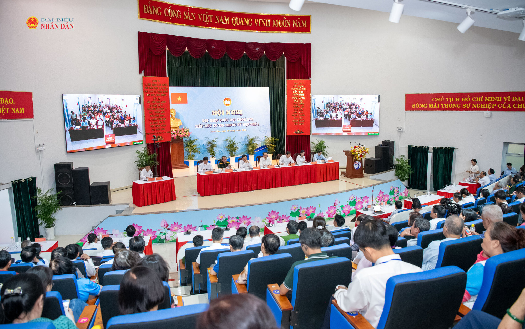 Hội nghị tiếp xúc cử tri được kết nối trực tuyến với các điểm cầu tại trụ sở các phường, xã tại thành phố Hồ Chí Minh