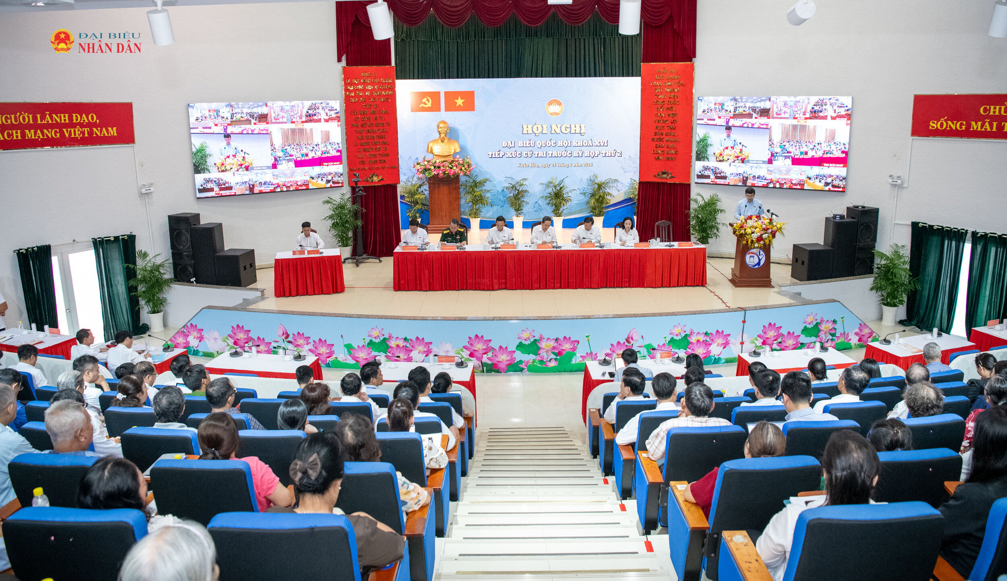Cuộc tiếp xúc cử tri được kết nối trực tuyến với các điểm cầu tại trụ sở các phường, xã tại Thành phố Hồ Chí Minh