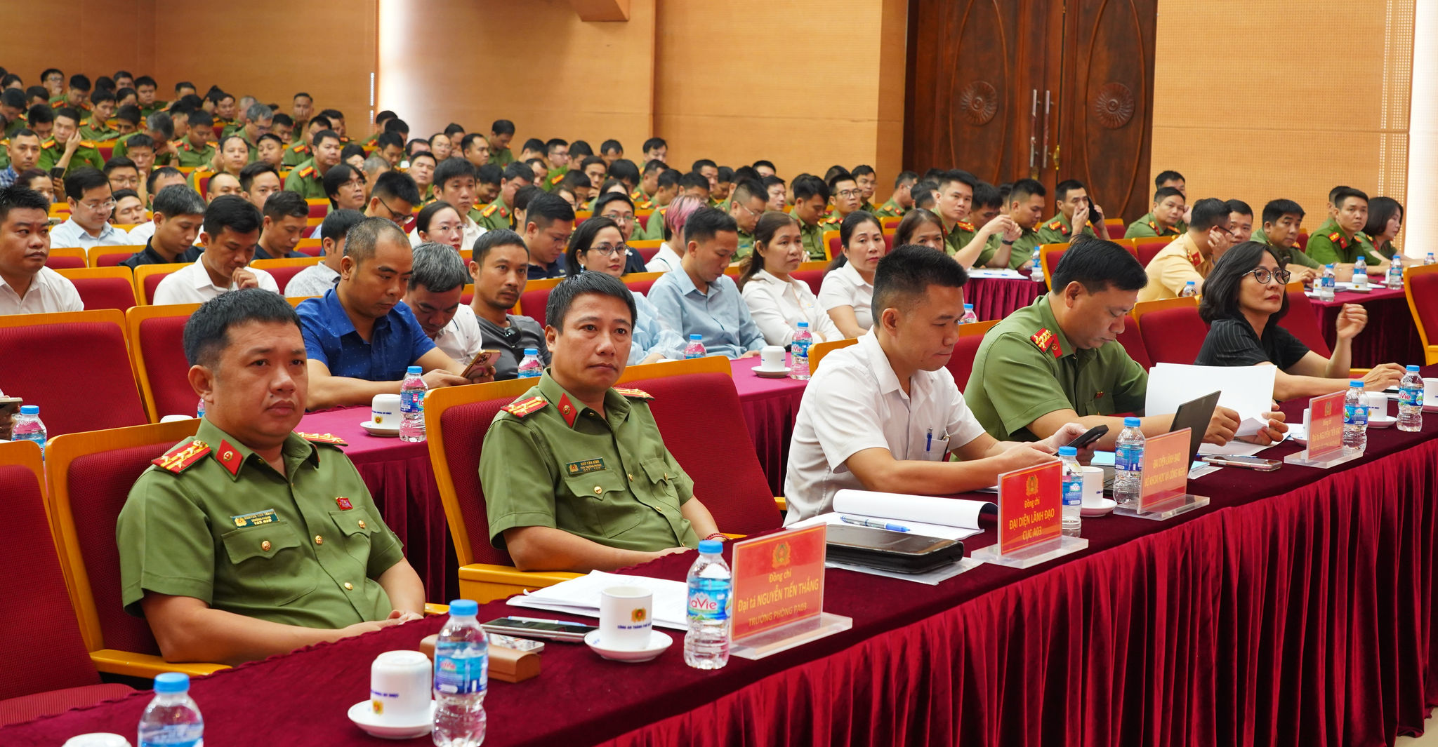 đại biểu dự HN