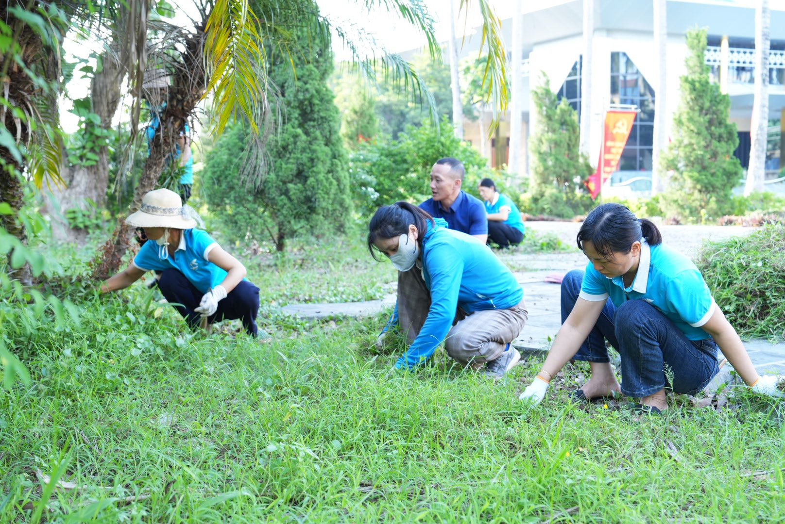 Phong trào “Vân Đình nở hoa” góp phần nâng cao cảnh quan môi trường và chất lượng không gian sống tại địa phương