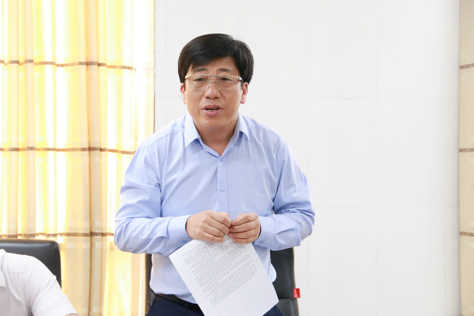 Đồng chí Vương Thế Mẫn, Giám đốc Sở Công Thương tiếp thu, giải trình các vấn đề của Đoàn giám sát trao đổi