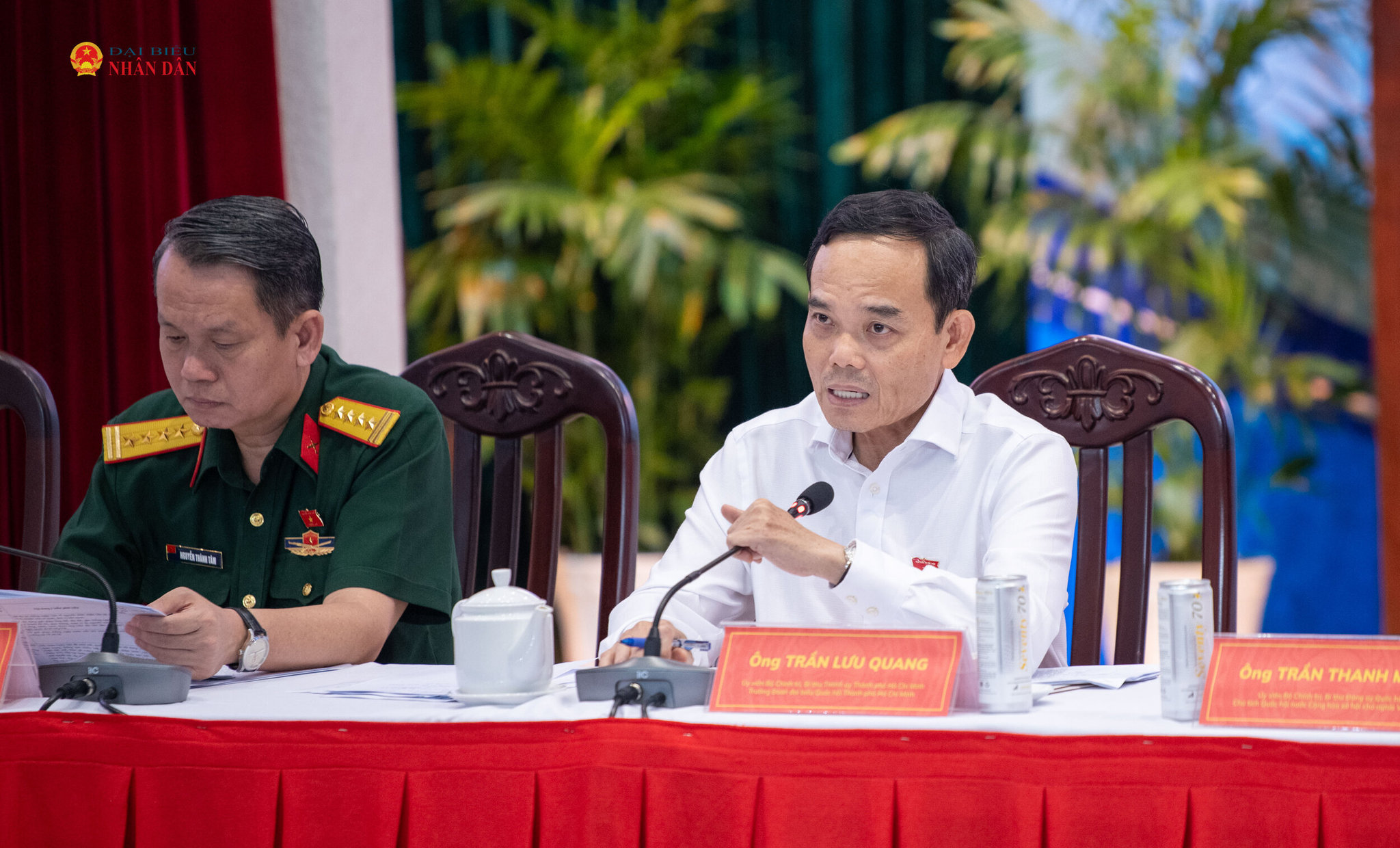 Bí thư Thành ủy, Trưởng Đoàn ĐBQH Thành phố Hồ Chí Minh Trần Lưu Quang trả lời ý kiến của cử tri