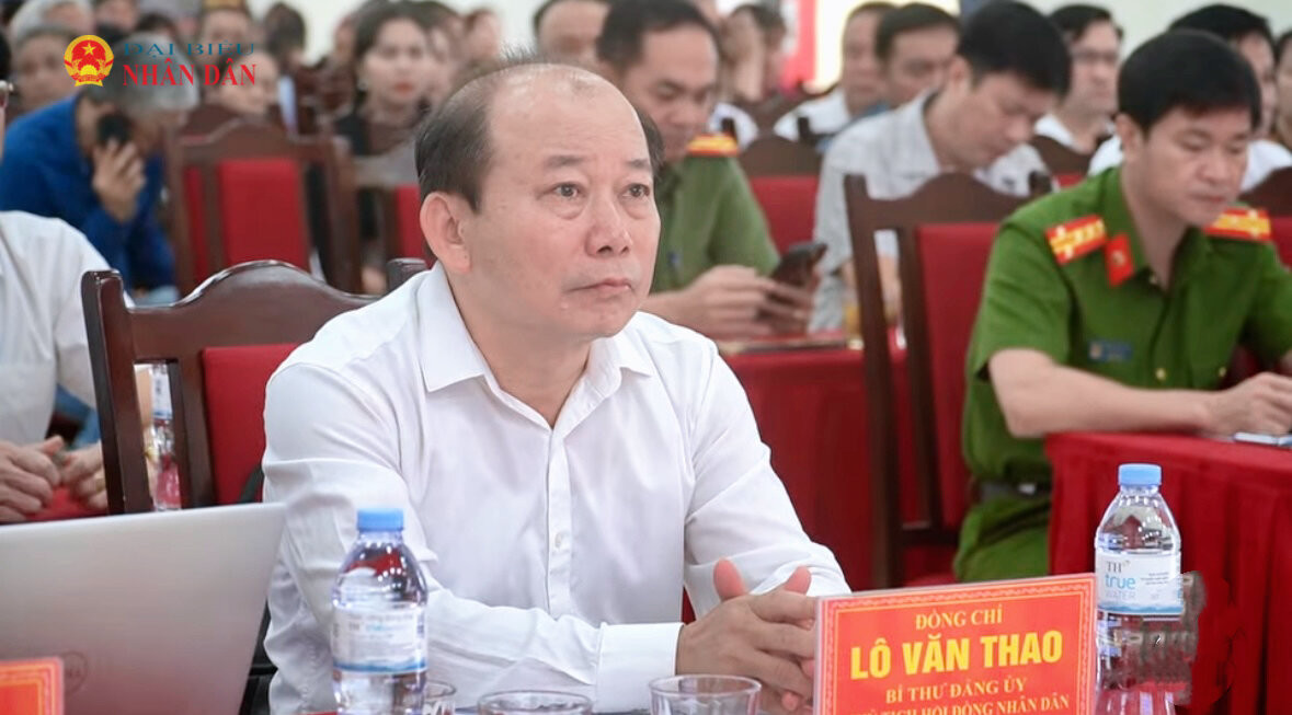 Các đại biểu dự Hội nghị tiếp xúc cử tri