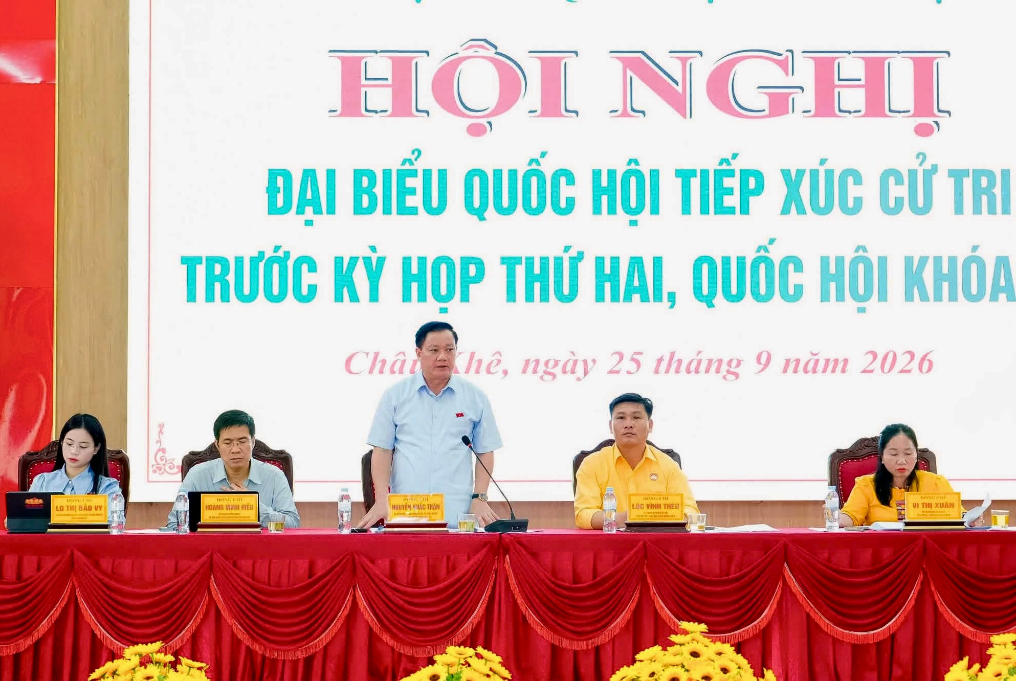 Giải quyết kiến nghị cử tri theo thẩm quyền, xác định lộ trình cụ thể