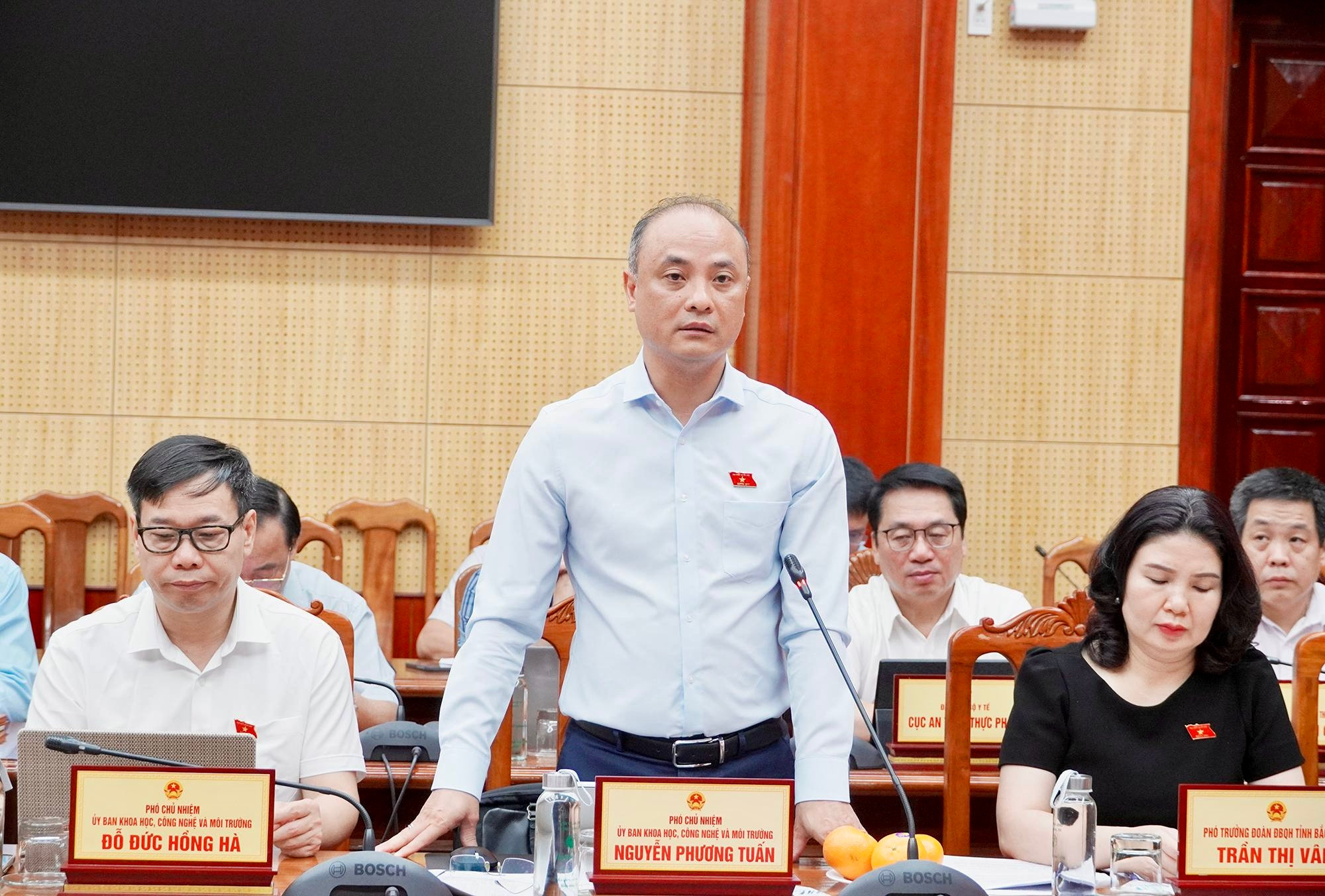 Phó Chủ nhiệm Ủy ban Khoa học, Công nghệ và Môi trường Nguyễn Phương Tuấn phát biểu tại buổi làm việc với UBND tỉnh Quảng Trị