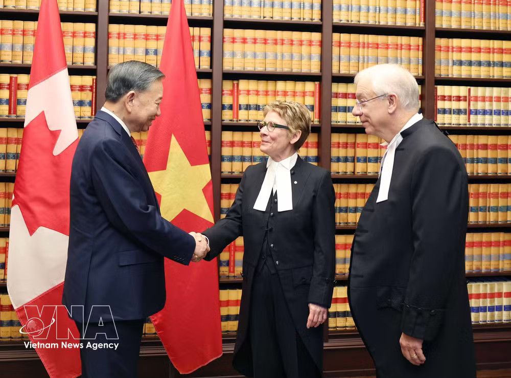 Central Committee and President To Lam meets with Speaker of the Senate Raymonde Gagné and Speaker of the House of Commons Francis Scarpaleggia on September 24 (local time). Photo: VNA vnanet-speaker.jpg