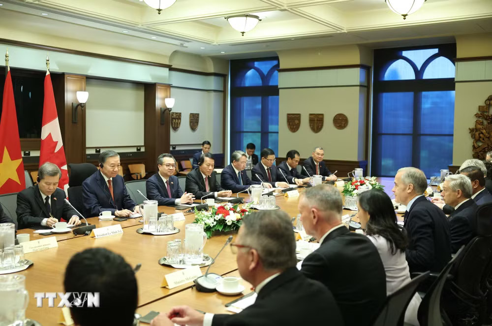Tổng Bí thư, Chủ tịch nước Tô Lâm hội đàm với Thủ tướng Canada Mark Carney. (Ảnh: Thống Nhất/TTXVN) Tổng Bí thư, Chủ tịch nước Tô Lâm hội đàm với Thủ tướng Canada Mark Carney. (
