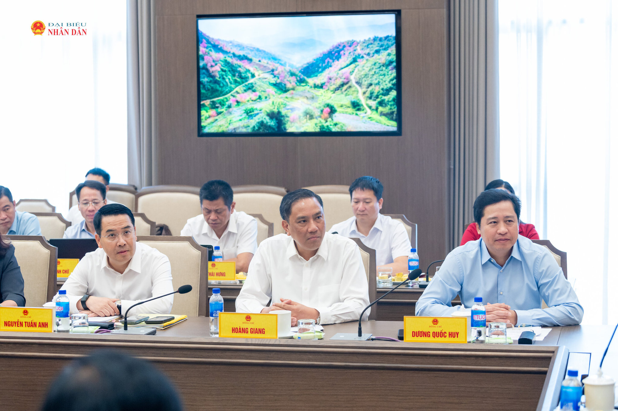 Đại biểu tham dự cuộc làm việc