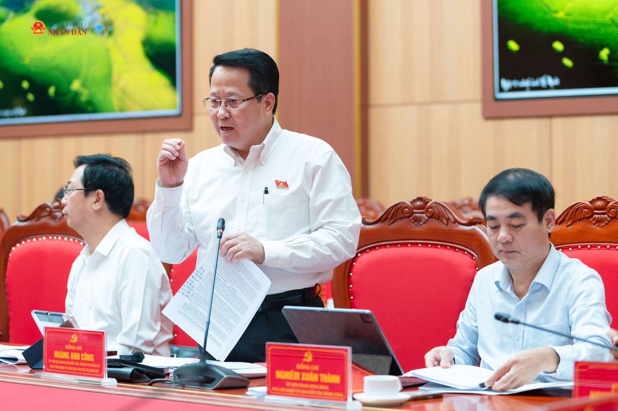 Phó Chủ nhiệm Ủy ban Dân nguyện và Giám sát, thành viên Ban Chỉ đạo, Tổ trưởng Tổ Soạn thảo Hoàng Anh Công phát biểu