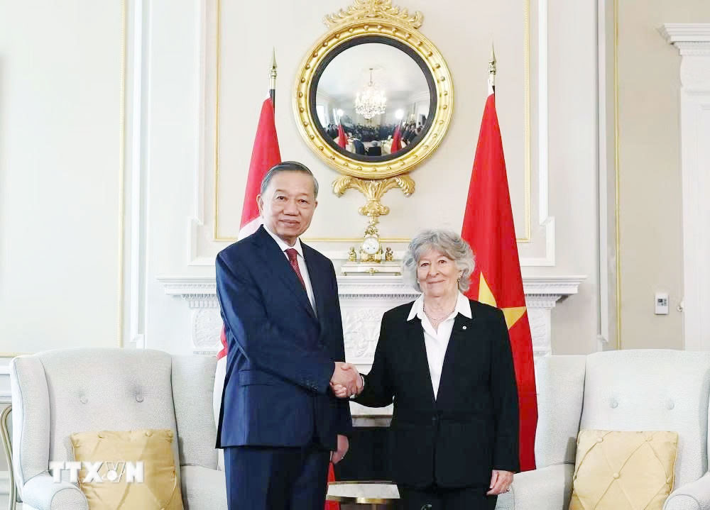 Tổng Bí thư, Chủ tịch nước Tô Lâm và Toàn quyền Canada Louise Arbour chụp ảnh chung