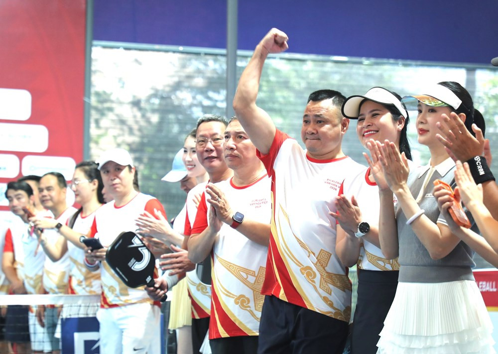 NSND Tự Long, NSƯT Quang Thắng, diễn viên Hồng Diễm, Thanh Giang và các nghệ sĩ hào hứng tham dự giải đấu