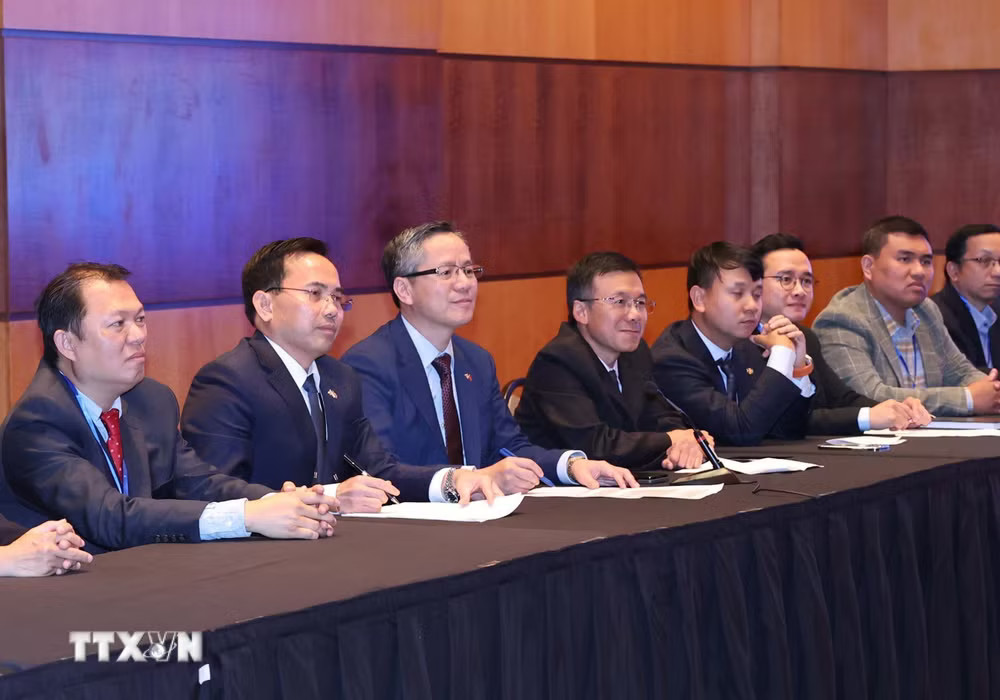 Các đại biểu tham dự buổi gặp mặt
