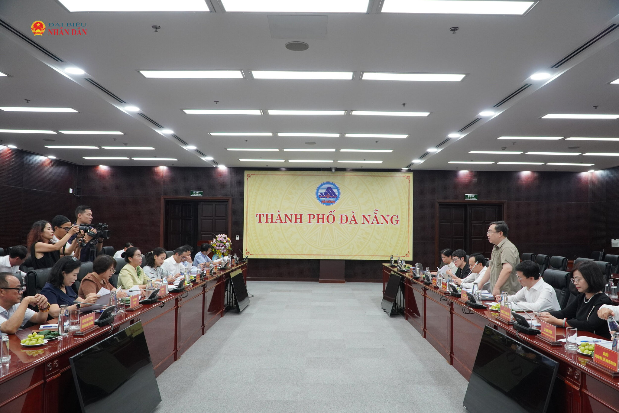 Quang cảnh buổi làm việc.