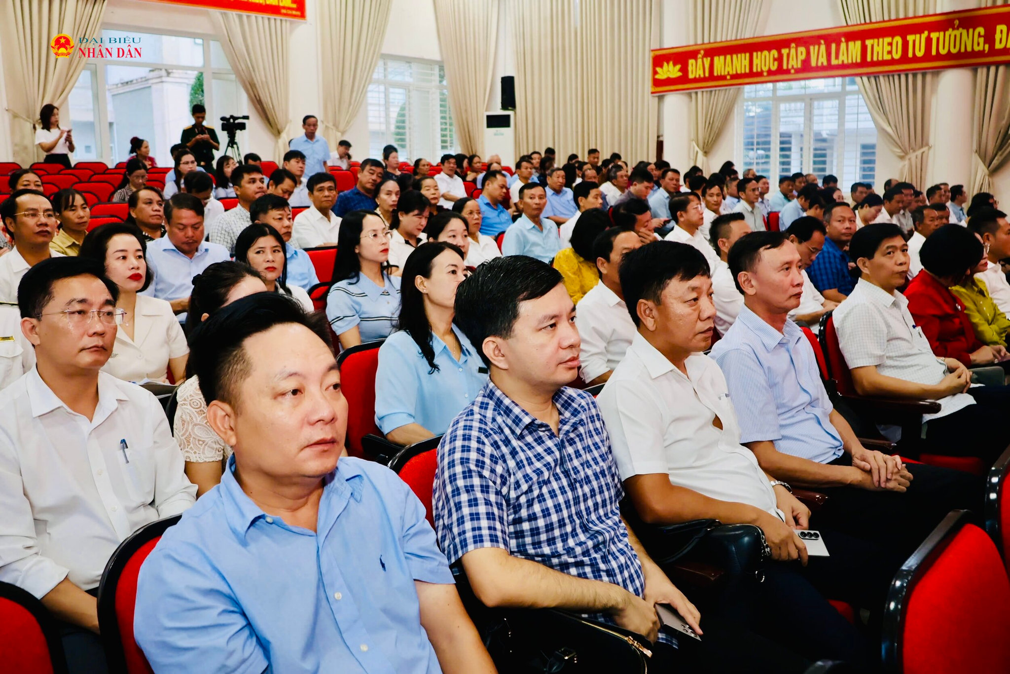 Các đại biểu dự Hội nghị TXCT.