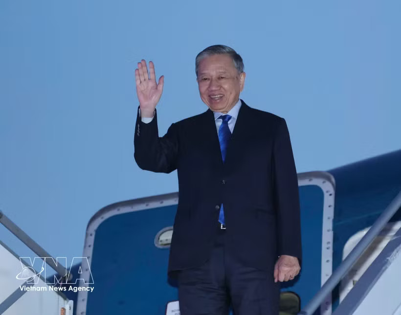 General Secretary of the Communist Party of Vietnam (CPV) Central Committee and President To Lam leaves Ottawa on the evening of September 25 (local time), concluding his state visit to Canada. (Photo: VNA)