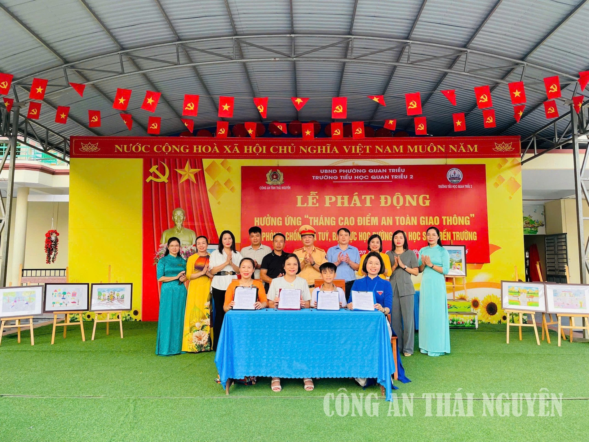 Tổ chức ký cam kết “chấp hành pháp luật về TTATGT” đối với giáo viên, phụ huynh và học sinh (