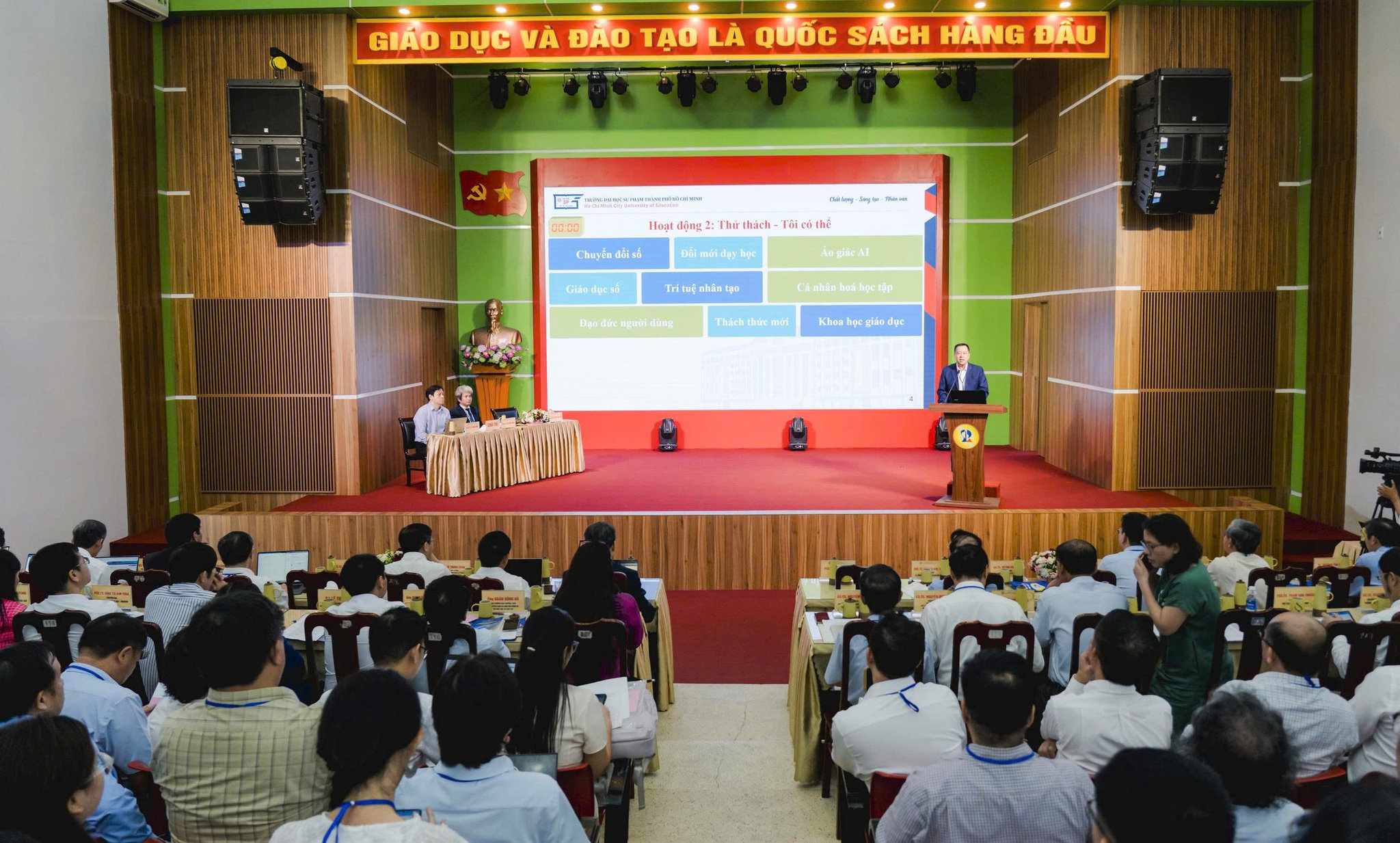 Các chuyên gia phát biểu tại hội thảo.