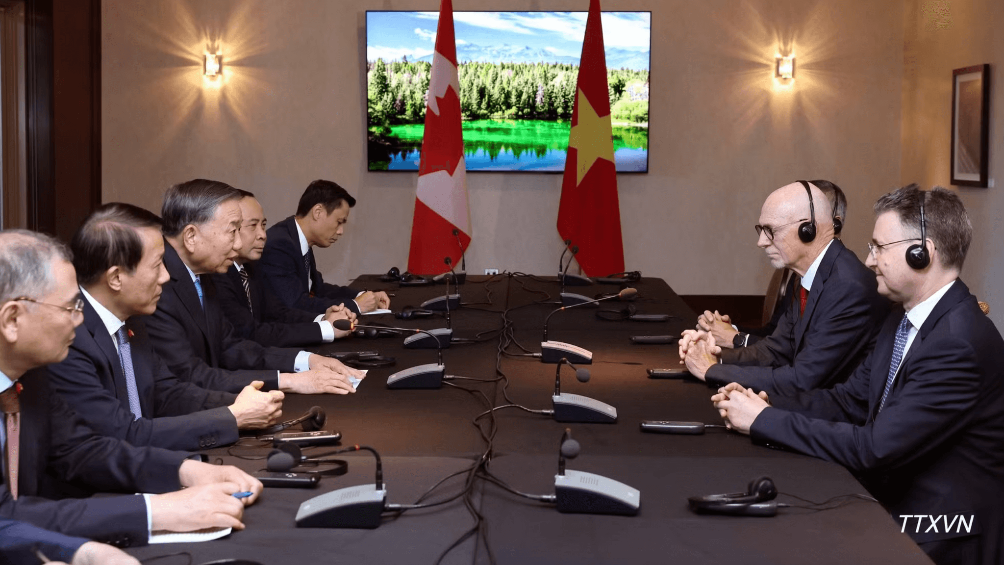 Tổng Bí thư, Chủ tịch nước Tô Lâm tiếp Giáo sư Graham Carr, Hiệu trưởng Trường đại học Concordia. Ảnh: Thống Nhất/TTXVN