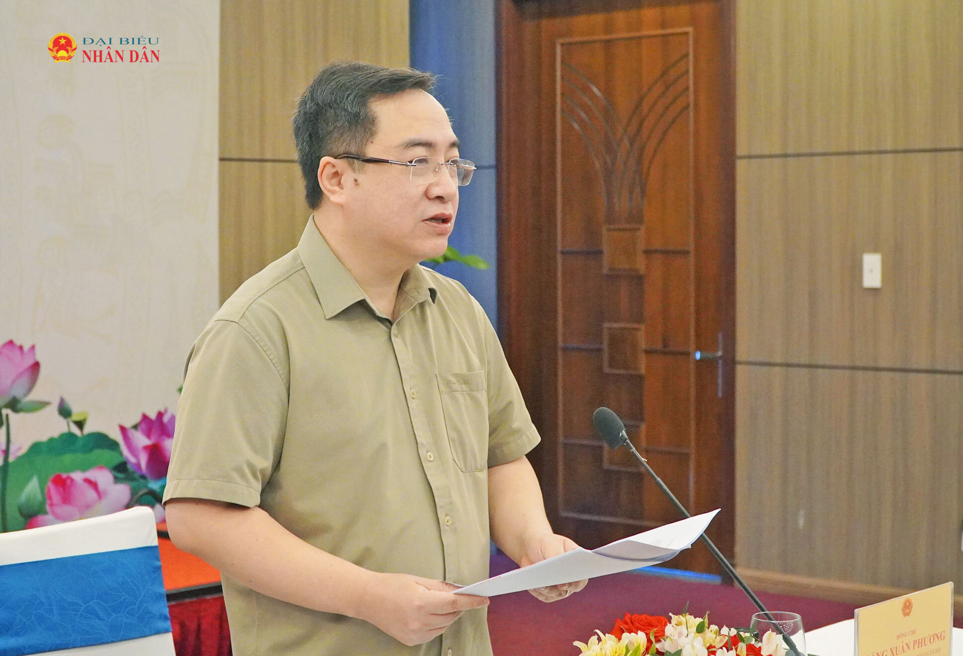 Phó Chủ nhiệm Ủy ban Văn hóa và Xã hội Đặng Xuân Phương phát biểu.