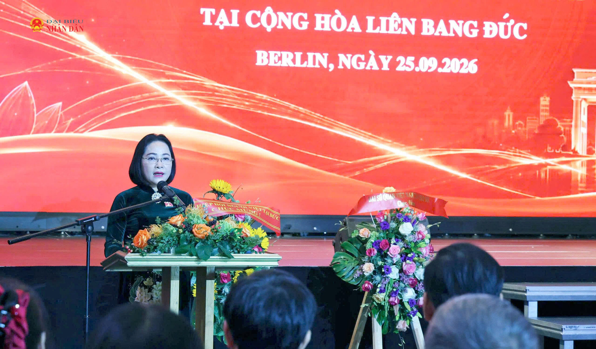 Phó Chủ tịch Quốc hội Nguyễn Thị Thanh phát biểu tại cuộc gặp cộng đồng người Việt Nam tại Đức