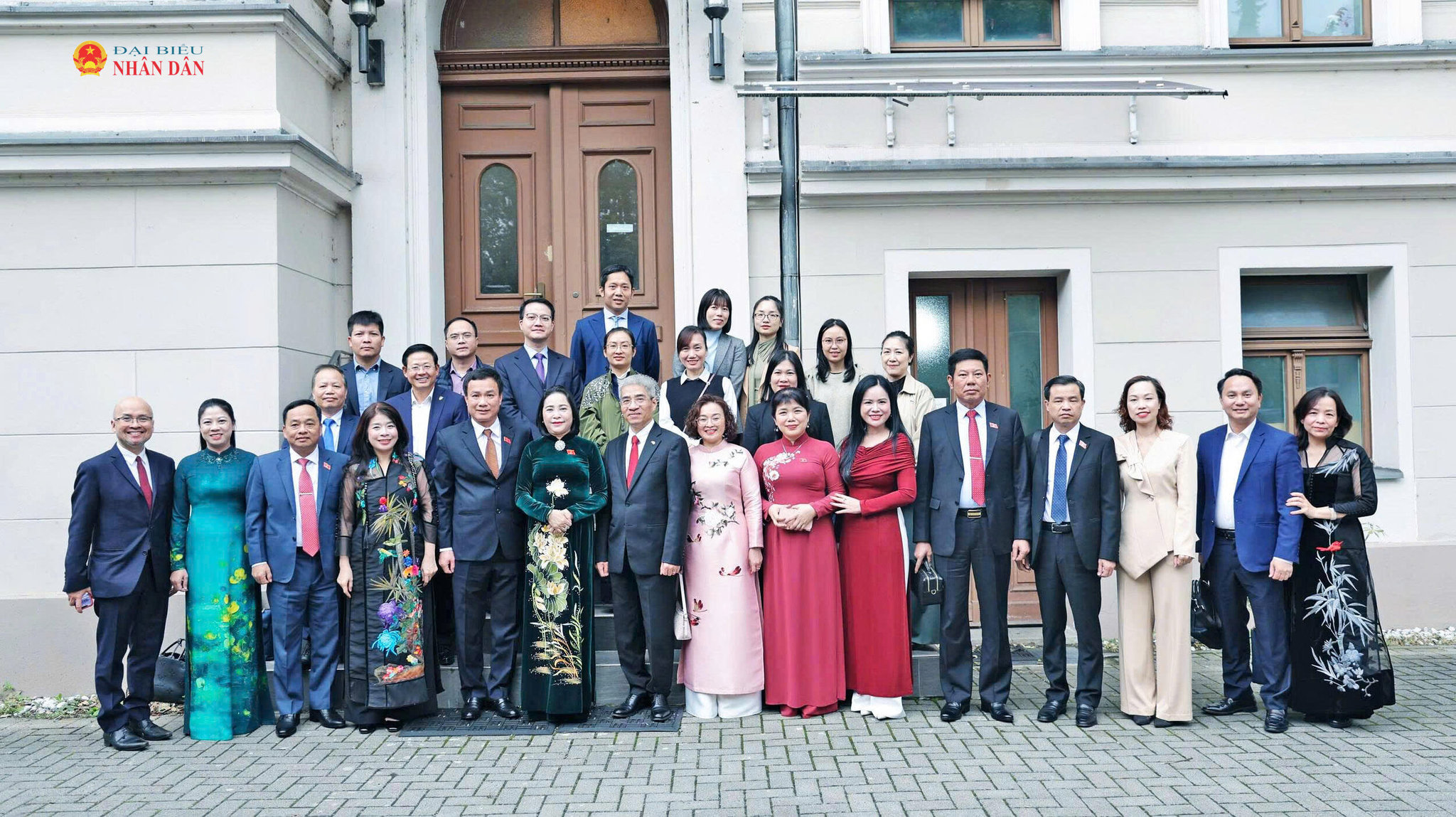 Phó Chủ tịch Quốc hội Nguyễn Thị Thanh và các đại biểu thăm Đại sứ quán Việt Nam tại Đức