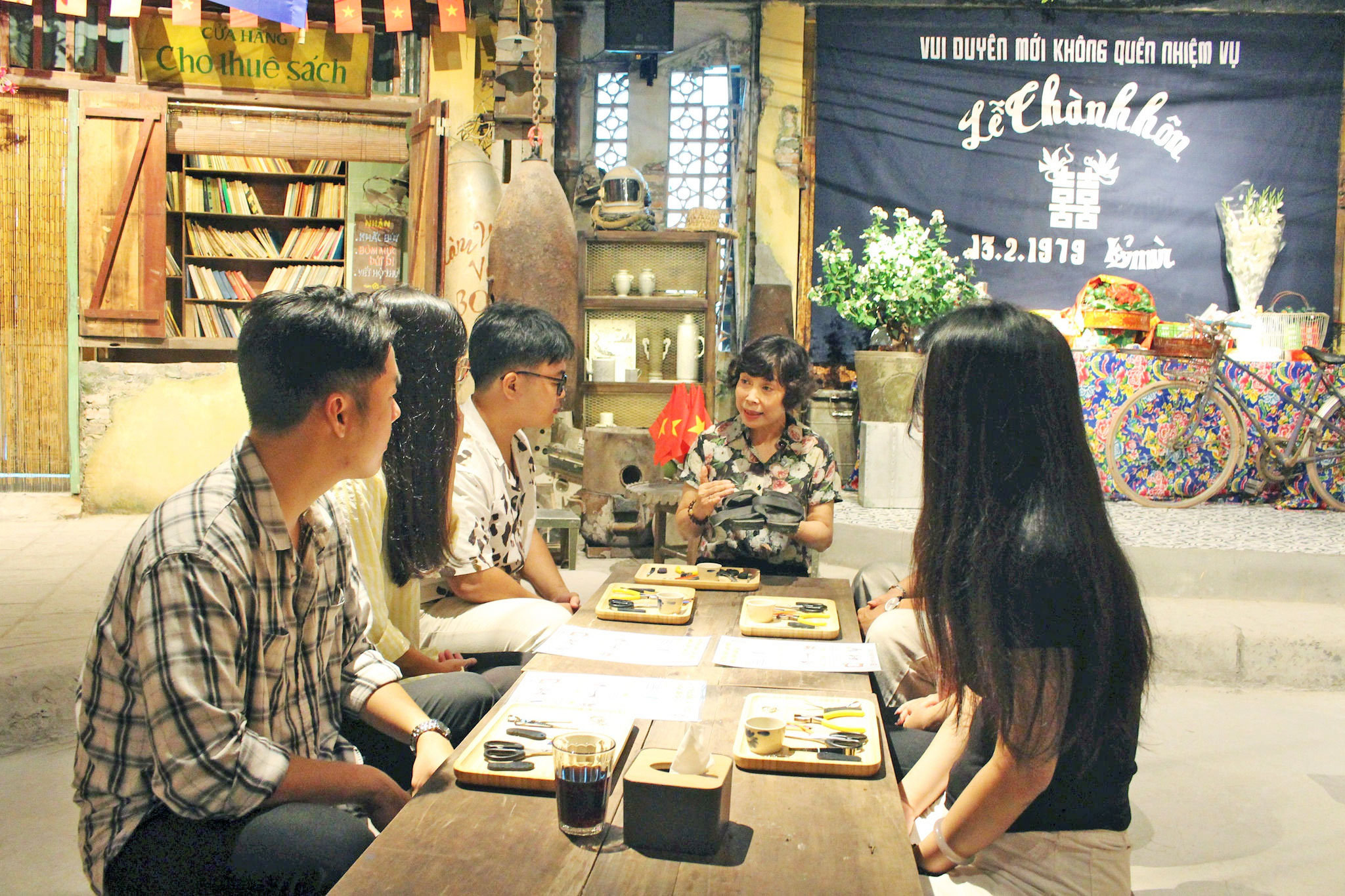 “Tour yêu nước: Chạm vào ký ức một thời” tại Không gian văn hóa Ký ức Hà Nội (11A Ngũ Xã, phường Ba Đình) đưa công chúng trở về với ký ức của những mùa “Tết Độc lập”