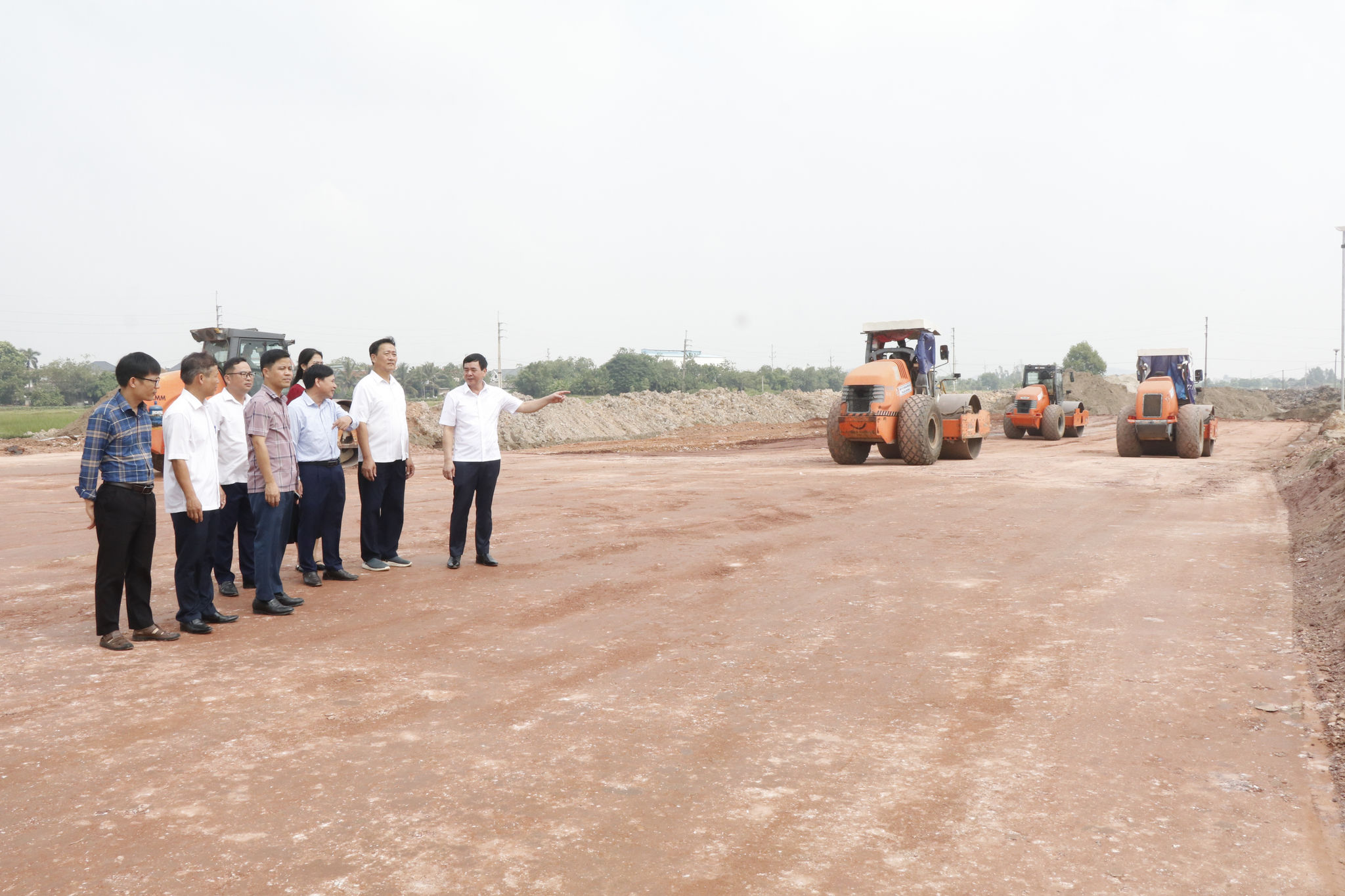Lãnh đạo xã Lâm Thao kiểm tra các công trình hạ tầng giao thông trên địa bàn