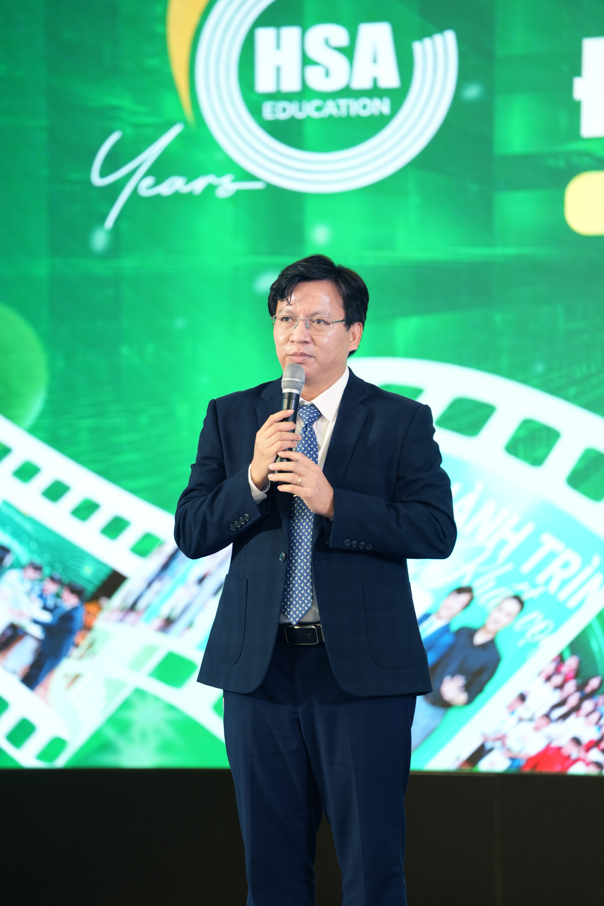 TS. Nhà giáo Đặng Ngọc Khương - Chủ tịch Hội đồng sáng lập HSA Education phát biểu khai mạc chương trình.