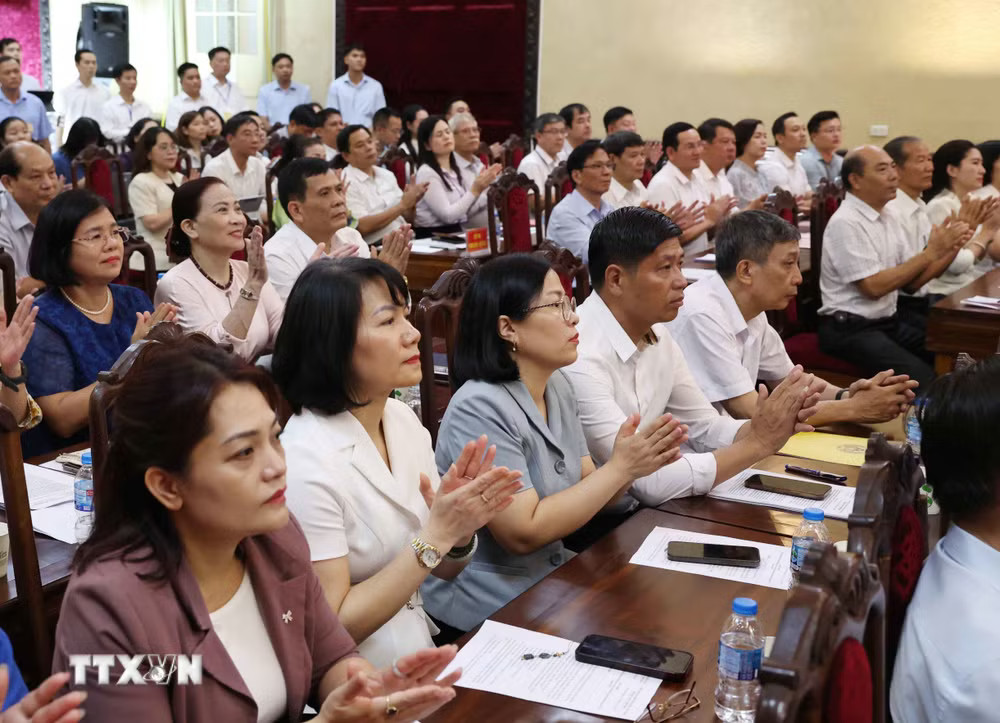 Các cử tri tham dự hội nghị