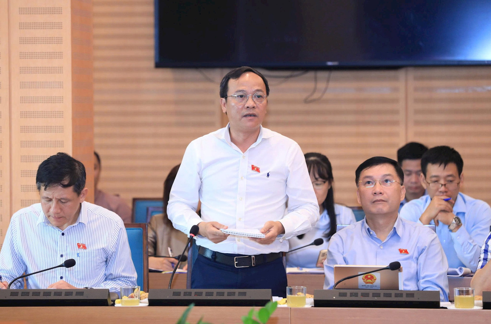 Đại biểu Quốc hội hoạt động chuyên trách tại Ủy ban Kinh tế và Tài chính Vũ Danh Hiệp phát biểu tại buổi làm việc