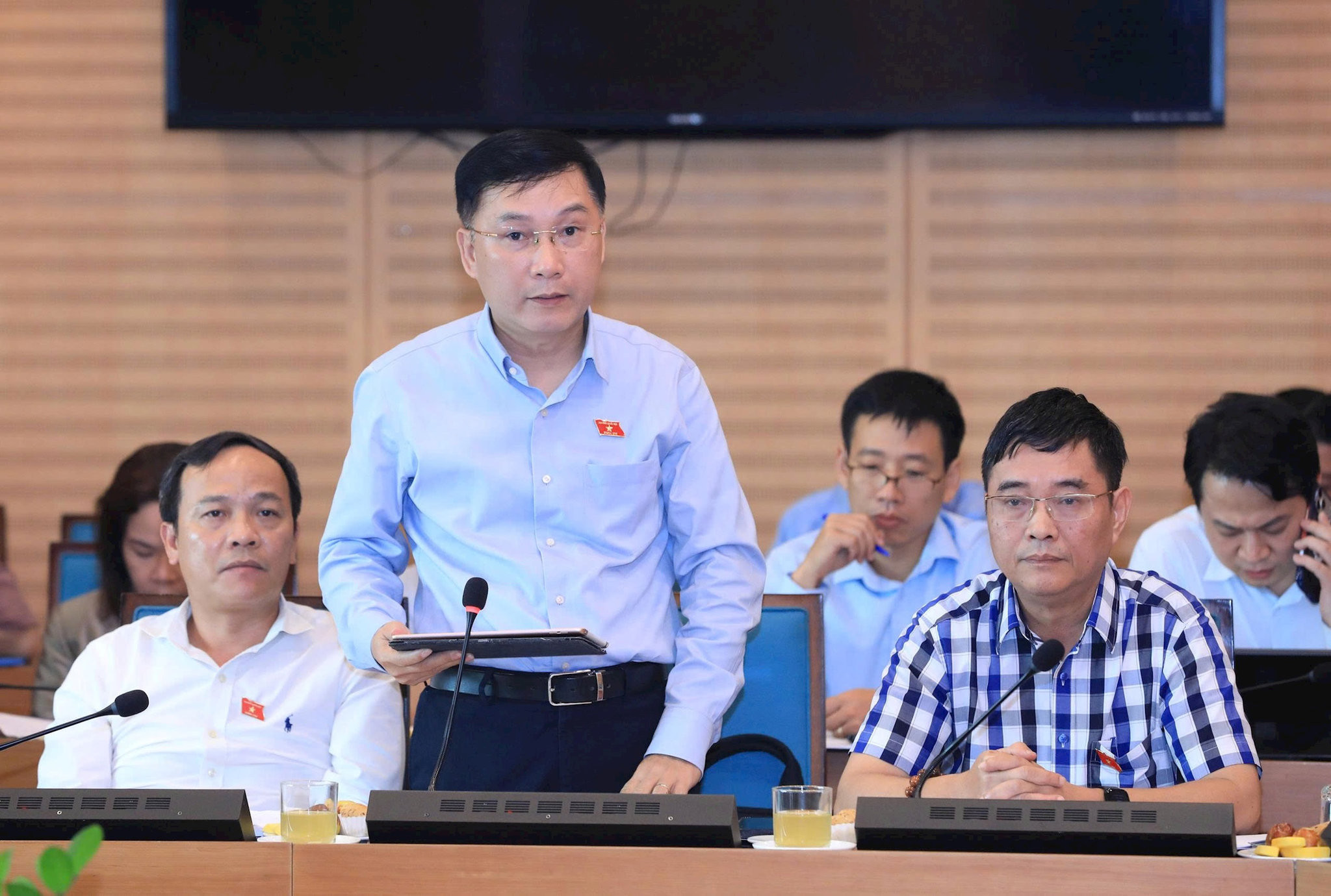 Đại biểu Quốc hội hoạt động chuyên trách tại Ủy ban Kinh tế và Tài chính Lê Hoàng Anh phát biểu tại buổi làm việc