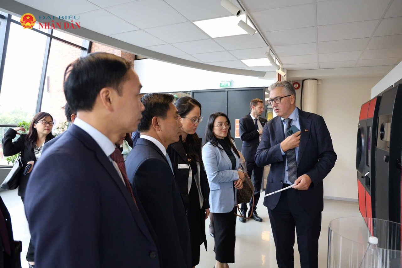 Phó Chủ tịch Quốc hội Nguyễn Doãn Anh thăm, làm việc với Công ty TOMRA