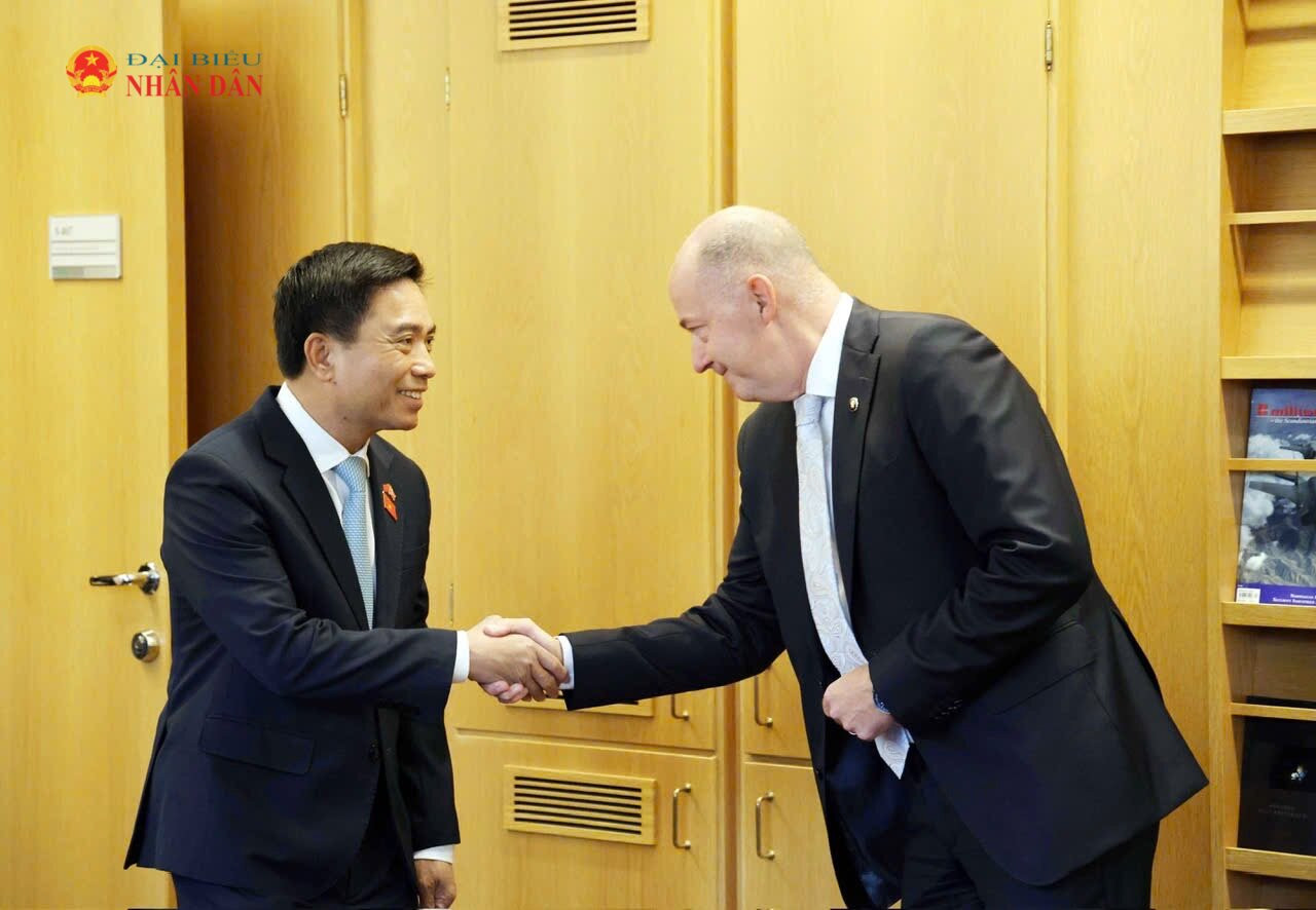Phó Chủ tịch Quốc hội Nguyễn Doãn Anh và Phó Chủ tịch thứ nhất Quốc hội Na Uy Morten Stordalen