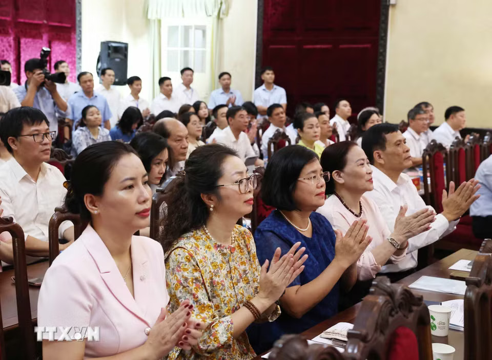 Các cử tri tham dự hội nghị