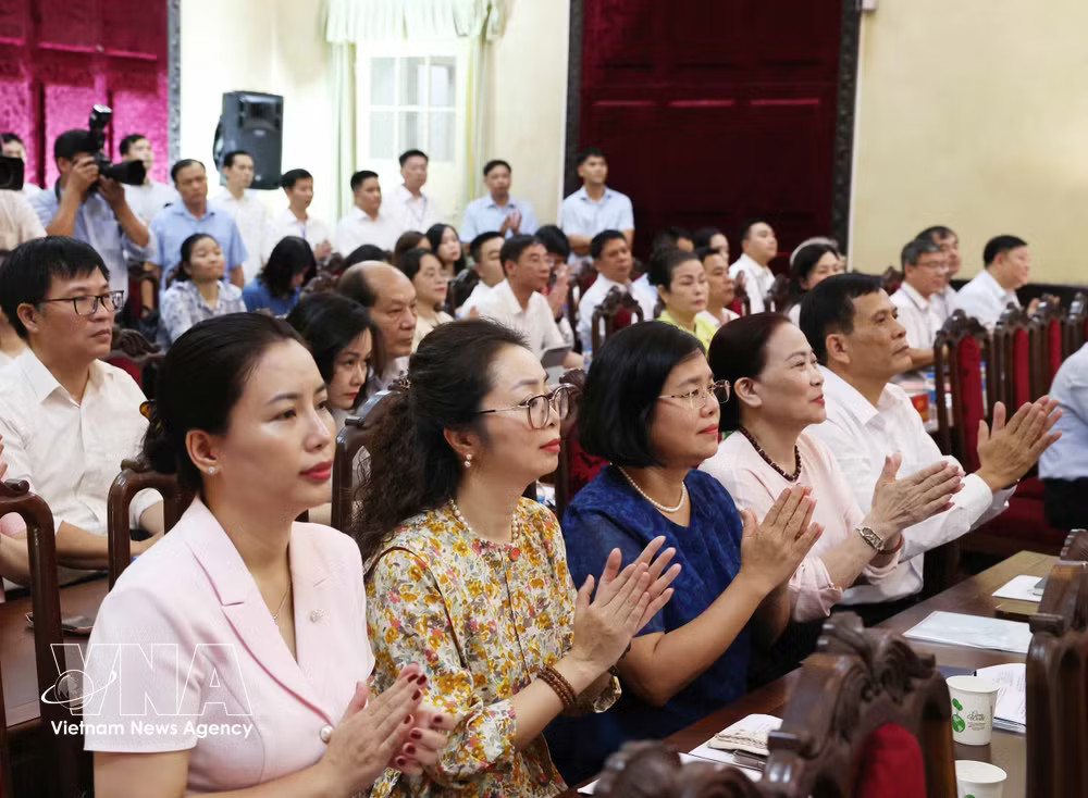 Hanoi's voters at the meeting with General Secretary of the Communist Party of Vietnam Central Committee and President To Lam on September 27. (Photo: VNA) vnanet-tl2.jpg