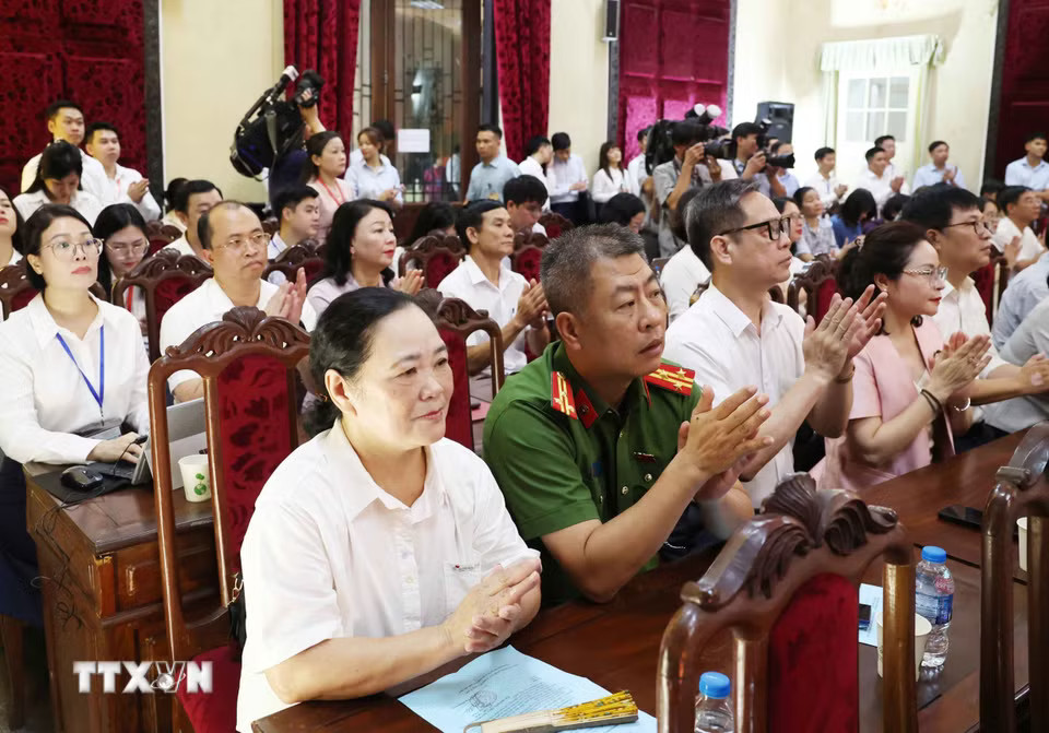 Các cử tri tham dự hội nghị