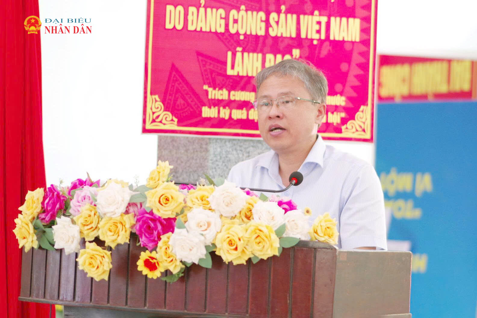 Phó Chủ tịch UBND tỉnh Trần Hòa Nam trả lời ý kiến, kiến nghị của cử tri tại buổi tiếp xúc