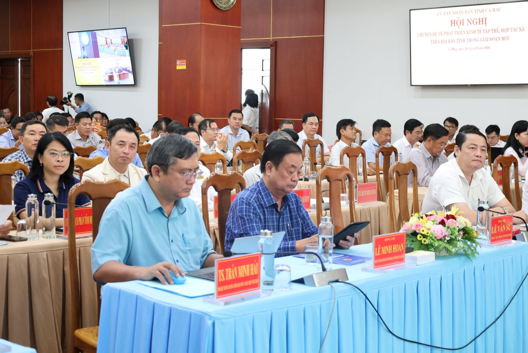 Các đại biểu tham dự Hội nghị