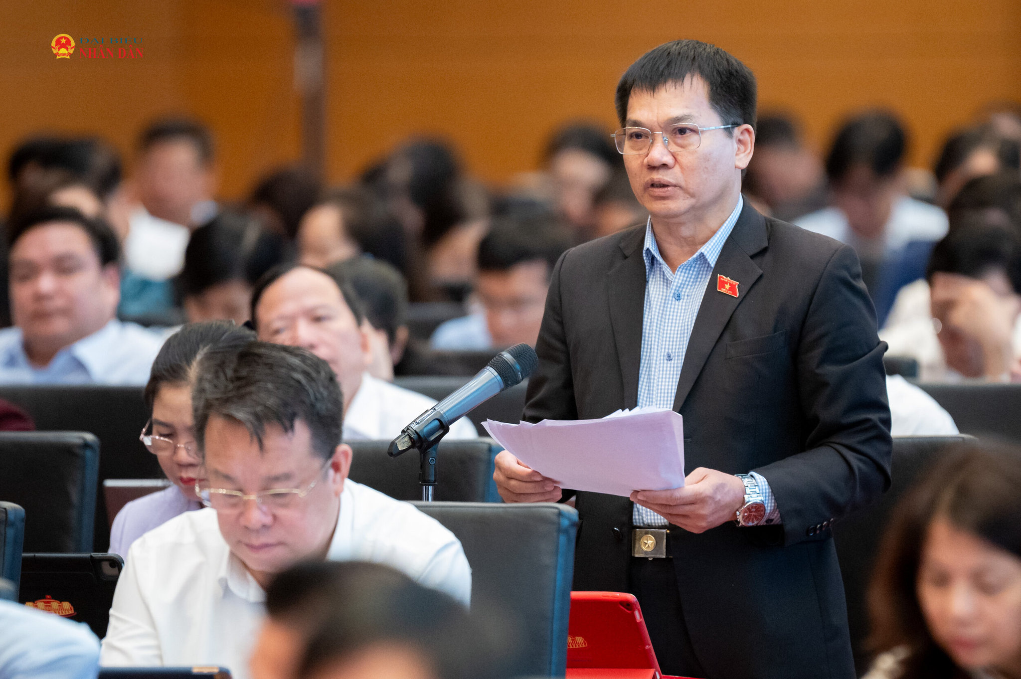 Phó Trưởng đoàn ĐBQH chuyên trách tỉnh Lâm Đồng Dương Khắc Mai phát biểu